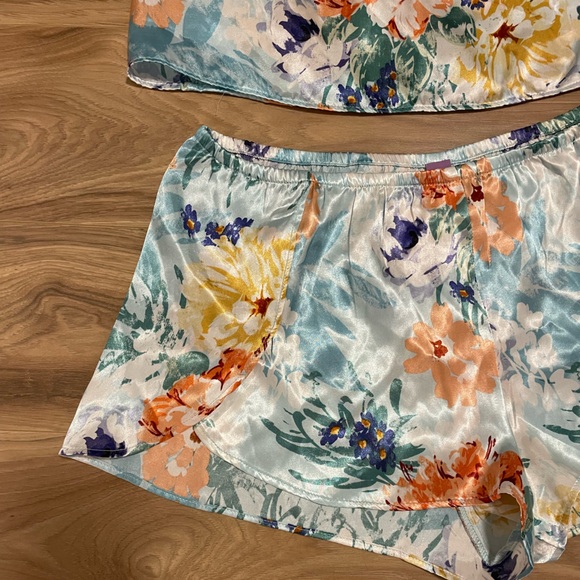 ~ Lilac & Lavender Satin Pajama Set ~ - Picture 5 of 6